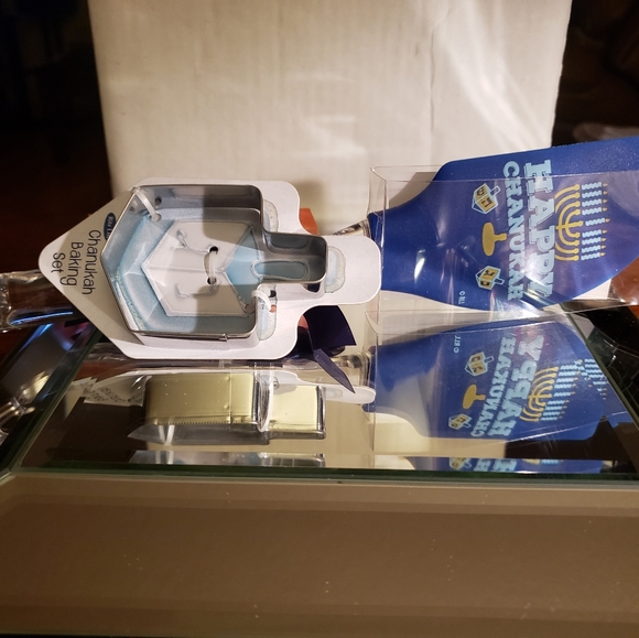 Chanukah Baking 2 Piece Set - Includes a Spatula and Dreidel Shaped Cookie - Picture 1 of 5